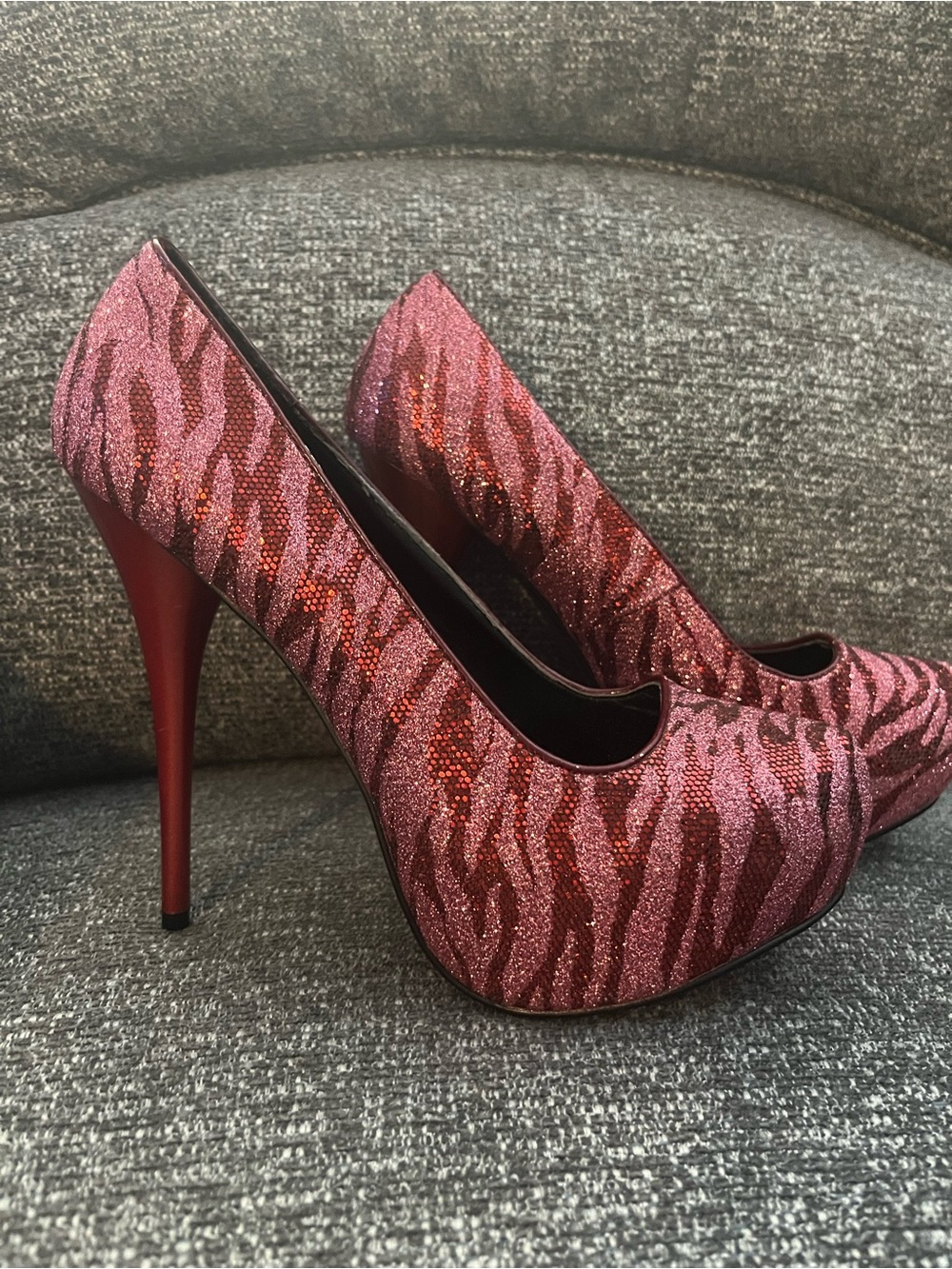 308–Shi by JOURNEYS Pink Glitter Zebra Platform Pumps